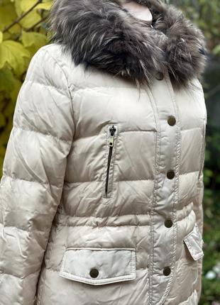 Красивая теплая куртка с мехом3 фото