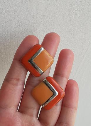 Стильные серьги с эмалью
