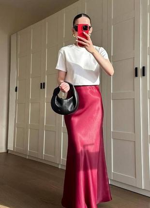 Шелковая юбка миди длинная в пол силуэт рыбка юбка черная белая красная макси трендовая стильная2 фото