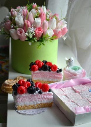 Сувенирное мыло - бисквит с ягодами1 фото