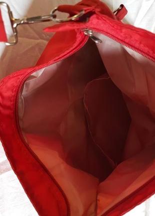 Сумочка клатч червона яскрава тканинна з принтом довга ручка3 фото