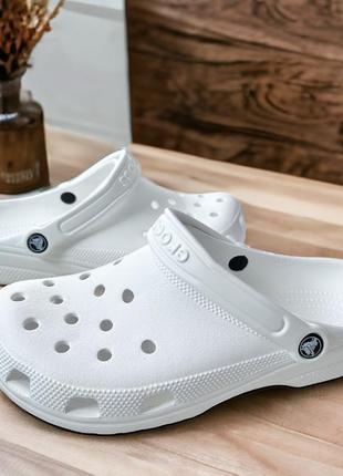 Белые кроксы crocs