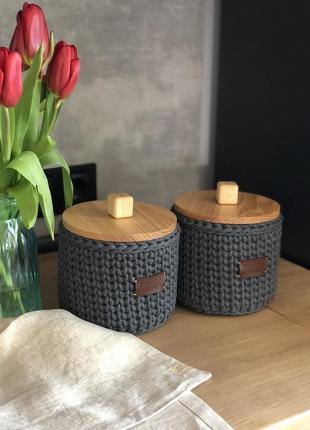 Набор корзин-контейнеров для хранения на кухне «grey” с деревянными крышками