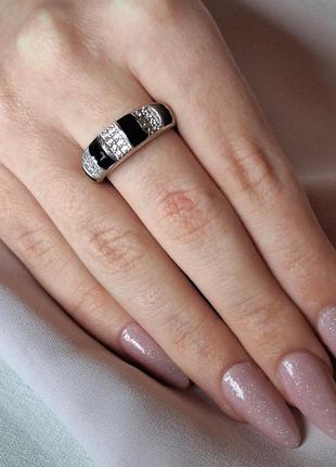 Серебряное кольцо с черной эмалью и цирконием6 фото