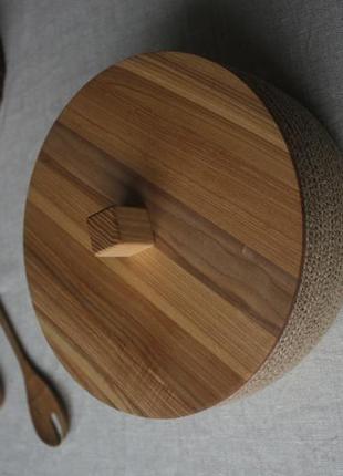 Корзина-хлебница с деревянной крышкой и салфеткой3 фото