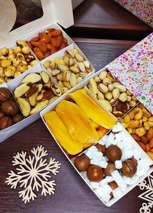 Коробка с орехами и фруктами без сахара4 фото