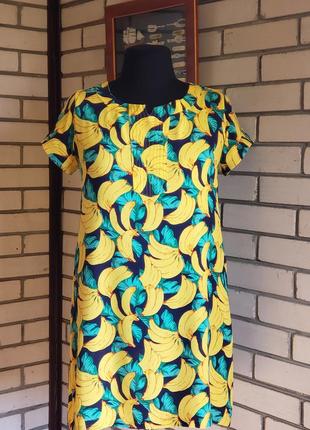 Платье в принт бананы 10-12 р-ру.