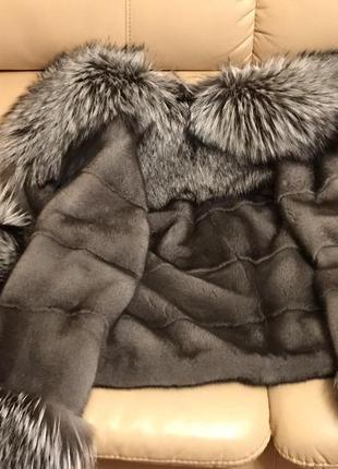 Saga furs, кожушок з сріблястою норки з шалевим коміром з фінської чорнобурки7 фото