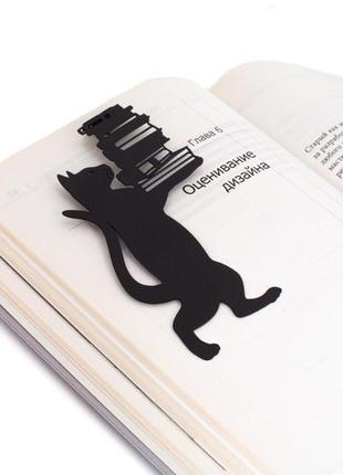 Закладка для книг «кошка cо стопкой книг»