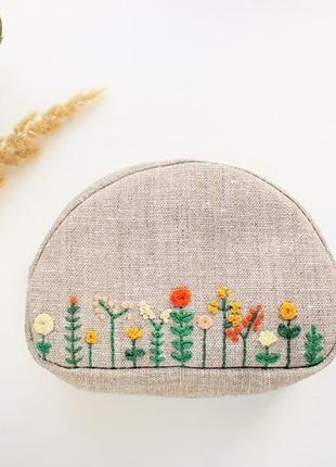 Косметичка с вышивкой "полевые цветы"