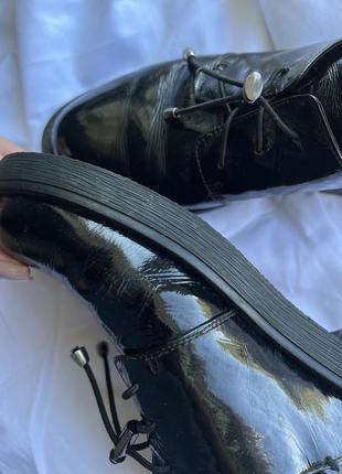 Черные ботинки из натуральной лаковой кожи6 фото