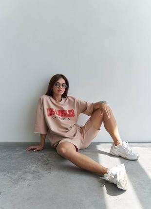 Костюм женский оверсайз футболка с принтом шорты на высокой посадке качественный, стильный трендовый молочный бежевый7 фото