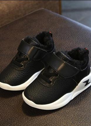 Кросівки на хутрі