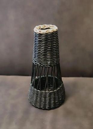 Декоративная плетёная ваза из бумажной лозы5 фото