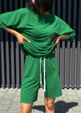 Спортивный костюм оверсайз унисекс с необработанными краями с футболкой с удлиненными шортами с резинкой и шнурком в поясе с карманами3 фото