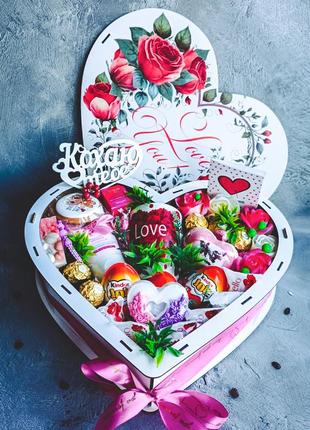 Подарунок дівчині у вигляді сердечка з якісною косметикою та солодощами на день валентина, на річницю1 фото