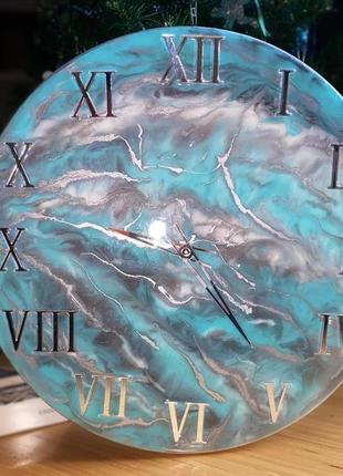 Годинник ручної роботи з епоксидною смолою