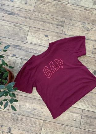 Бордова футболка gap оверсайз коротка