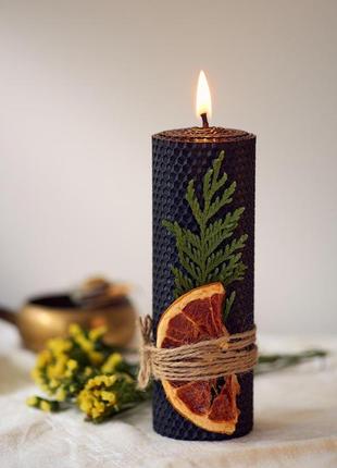 Чорна велика свічка з вощини з декором для оригінального подарунку чи декору