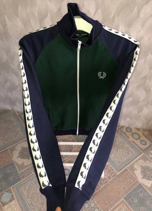 Олимпийка fred perry на лампасах