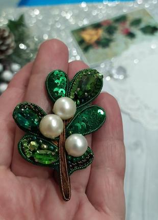Брошь веточка омелы