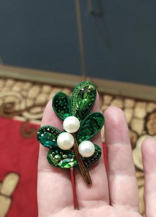 Брошь веточка омелы