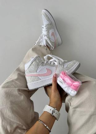 Женские кроссовки nike air jordan retro 1 «heather grey / pink”