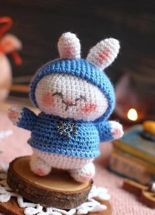 Кроленя сніжок м’яка новорічна іграшка символ нового 2023 року білий зайчик у капюшоні під ялинку1 фото