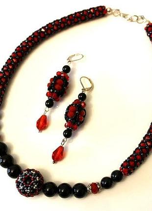 Комплект (серьги и ожерелье) из агата, кристаллов и бисера