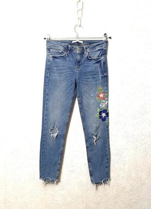 Zara джинси сині бойфренди котонові розпатлані з вишивкою на штанині звужені жіночі2 фото