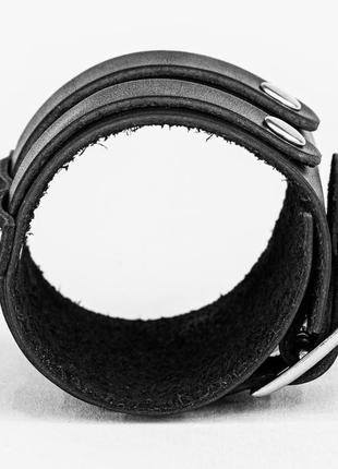 Чорний широкий шкіряний браслет з двома смугами і металевими вставками код 67406 фото
