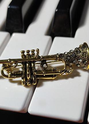 Брошка «труба».