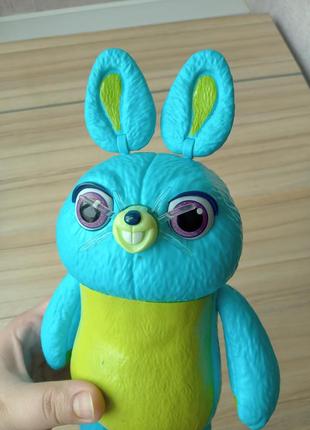 Ігрова фігурка "кролик банні" історія іграшок 4 disney3 фото