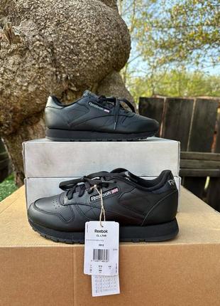 Жіночі шкіряні кросівки reebok classic | ціна 2900 грн