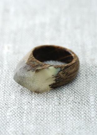 Кольцо из дерева с эпоксидной смолой и люминофором (277)7 фото