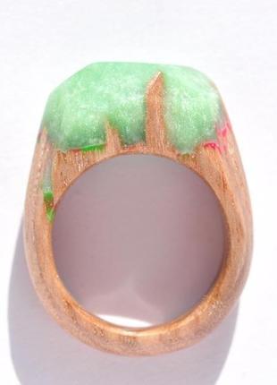 Кольцо из дерева с эпоксидной смолой и люминофором (641)1 фото