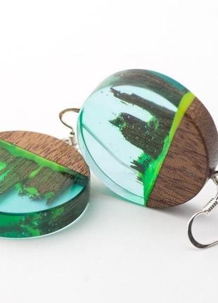 Сережки з дерева з епоксидною смолою і люмінофором (507)4 фото