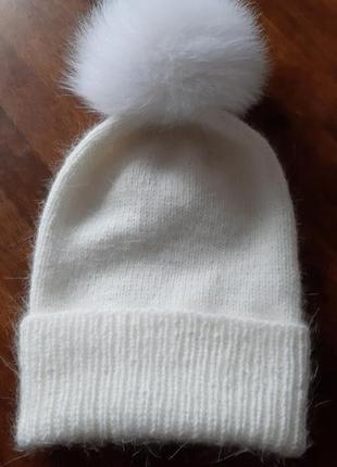 Біла пухнаста шапка з ангори, вязана шапка з одворотом і помпоном5 фото