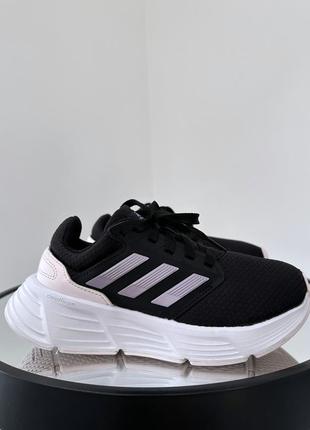 Чудові дихаючі кросівки adidas1 фото