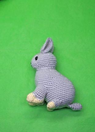Маленьке зайченя - амігурумі, в’язана іграшка гачком, кролик ручної роботи, сірий кролик4 фото