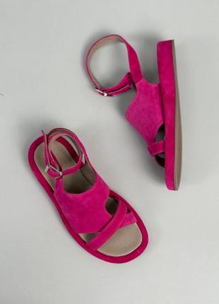 Женские замшевые босоножки фуксия