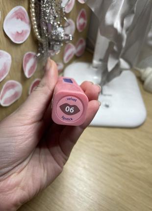 Помада глемби 06