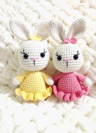 Вязаная игрушка. зайка в платье
