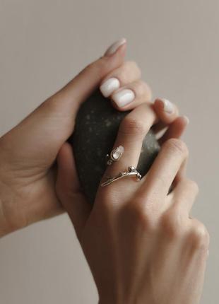 Кольцо веточка с необробленними камнями2 фото