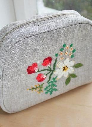 Косметичка из льна с вышивкой