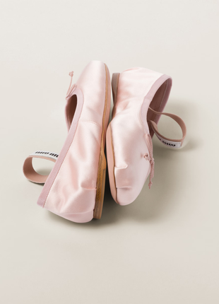 Балетки miu miu logo embroidered ballerina shoes4 фото