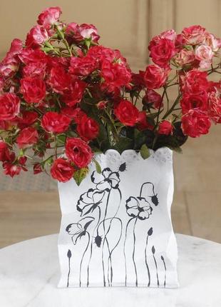 Ваза маки біла - чорні квіти полістоун 18 см гранд презент сп5...