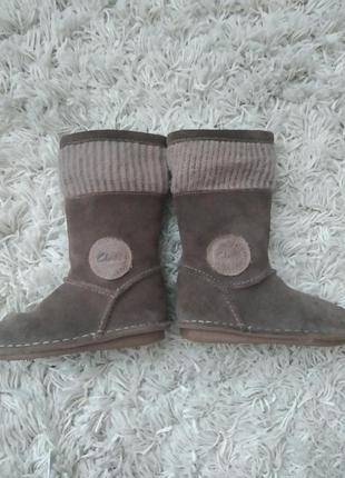 Чоботи для дівчинки замшеві від clarks р. 7 f (24 m)6 фото