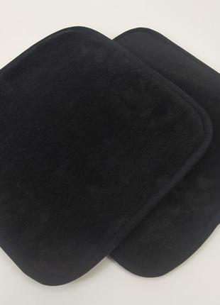 Накидка на сиденье из натуральной овечьей шерсти чёрная, длина 38 см, ширина 38 см.1 фото