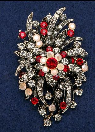 Брошь цветок с разноцветными кристаллами